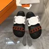 Basketskor sandaler 2023 designer chypre tofflor klassisk strand platt lyx sommar dam läder flip flops män kvinnor glider storlek 35-45