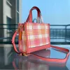 Bolso de diseñador clásico Bolso de mano de lujo Totes de calidad Bolso de diseñador para mujer Bolsas de compras rosadas para mujeres Hombro unisex Viajes Bolsos de embrague cruzados Monedero 230210