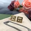 Orecchini 2023-studente Designer di marchi di lusso classico Minimalista Minimalista Materiale in ottone Orecchie Fare di nozze Orecchini di alta qualit￠ con scatole e francobolli