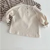 Tシャツ2023春の男の子ワッフルルーズロングスリーブストライプTシャツ幼児幼児コットラントップ230214