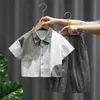 LZH Set di vestiti estivi per bambini Moda Abbigliamento per bambini Camicia a maniche cortePantaloni Completo per abiti da ragazzo Anni