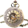 Relojes de bolsillo TD Retro Bronce Pareja Reloj de viento a mano Números romanos Tapa tallada Medio colgante Cadena Fob Caja de regalos de cumpleaños