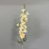 Simulazione di fiori decorativi Delphinium Decorazione di nozze Guida stradale di fiori Ripresa di oggetti di scena finti