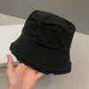 Luxe ontwerpers emmer hoed mode solide kleur hoeden ruw geelvedge klassieke letters cap resort zonbescherming casquette voor vrouwen en mannen