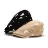 Берец осенняя восьмиугольная шляпа Women Street Fashion Cap японская литературная ретро -ретро Sboy Unisex Outdoor Butterfly Вышивка