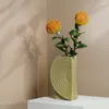 花瓶の家の幾何学的な湾曲した平野に発射されたセラミック花瓶のリビングルームベッドルームモデルソフトデコレーションクリエイティブな装飾品