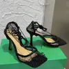 Tacones altos Sandalias para mujer Tacón delgado Banquete casual Zapatos de playa Parte superior de malla de punto Tendencia de moda Correa de tobillo maestra Zapato cuadrado de estilo romano de verano 35-43