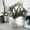 Dekorativa blommor Plastiska eukalyptus trädgren för julbröllop hem dekoration blommor arrangemang faux lövverk eukalipto grenar