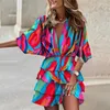 Robes décontractées feuille Paisley imprimé fleuri volants Mini robe femmes Sexy col en V manches chauve-souris asymétrique plage femme Vestidos