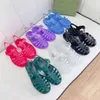 Diseñadores Sandalias Zapatillas de goma clásicas Sandalias de jalea Zapato casual plano Alfabeto Colores del caramelo Zapatos romanos al aire libre Tamaño 35-42