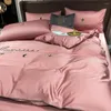 Ensembles de literie 2023 Quatre pièces de luxe léger coton double drap de lit de ménage housse de couette brodée petite abeille mode rose