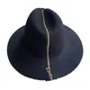 Cappelli a tesa larga Bucket Zipper cappello fedora poco profondo retro signore di lana catena punk europea novità berretto piatto uomini moda di strada tendenza selvaggia 230214