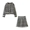 Vestido de duas peças vintage Sweet Women Pérola Botão preto Verifique Gingham Blazer Blazer High Cídhar Mini saias curtas Ternos de manga longa 2 peças Conjunto 230214