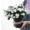 Dekorative Blumen, 9 Köpfe, weiße Seide, Gänseblümchen, künstlicher 35 cm langer Zweig, Blumenstrauß für Zuhause, Garten, Hochzeit, Weihnachtsdekoration, Fake