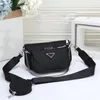 Designers 4 Couleurs Taille Sacs Style Classique Étanche Fanny Pack En Cuir Doux Mode Cross Body Wallet Money Clip Hommes Noir Brea295k