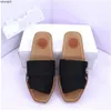 Pantoufles d'été Femmes Luxury Designer 2023 Fashion Home Beach Sandals Platform Woody Sliner Lace Letter Band Flip Flops Mkjnmk00GTDFD0001