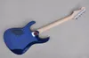 Guitare électrique ventilée de forme inhabituelle bleu usine avec placage d'érable flammé Chrome Hardware La touche en érable peut être personnalisée