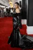 Zwart eenschouder sexy fishtail jurk avondjurk tijdens de 65e Grammy Awards-ceremonie