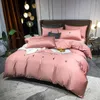 Ensembles de literie 2023 Quatre pièces de luxe léger coton double drap de lit de ménage housse de couette brodée petite abeille mode rose