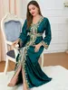 Abbigliamento etnico Abbigliamento musulmano Donna Scollo a V Nastro di pizzo Ricamo Manica lunga Abito in velluto Con cintura Abaya Matrimonio Caftano Marocchino Ramadan