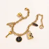 2022 Nouveaux bracelets classiques à la mode Femmes Bangle 18k Gold plaqué en acier inoxydable Amoureux des cristaux cadeaux Chaîne de bracelet Chaîne de chain de bracelet ZG1324