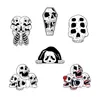 Halloween Clown Skull Model Brosches Pins Hollow Out Alloy White Skeleton Badges for Clothes Ryggsäck Cowboy