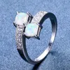Обручальные кольца милый самка белый опал кольцо Бохо Серебряное Цветовое квадрат для женщин очаровывать циркониевые камень помолвка