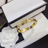 Europe America Fashion Style Armband Kvinnor Bangle Designer Letter Armband Crystal 18K Gold Plated rostfritt stål Bröllopsälskare Gift Smycken S260