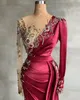 Fantastique Or Broderie Perles Appliqued Robes De Soirée Vintage Rouge Foncé Sheer À Manches Longues Plis De Bal Robes De Soirée Vestidos Sur Mesure BC5321