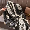 HIJAB Fashion Scarves Silk Spring Chiffon Stripe Flower Print Beach Handduk för designer Kvinnor Girl Sunscreen Scarf