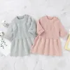 Meisjesjurken Ademende babymeisjes gebreide jurk Spring herfst peuters zoete stijl solide kleur lange mouw prinses