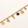 2022 Nouveaux bracelets classiques à la mode Femmes Bangle 18k Gold plaqué en acier inoxydable Amoureux des cristaux cadeaux Chaîne de bracelet Chaîne de chain de bracelet ZG1324