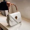 Liquidación de monederos baratos 60% de descuento en bolsos de mano bolsos de moda Este año popular pequeño mensajero de primavera para mujeres ventas de sillín de axila de mano de alto grado