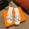 2023 Sıradan Sandalet Yaz Kadın Tasarımcı Sıkıcı Slayt Sandalet Yaz Klasik Marka Plajı Günlük Sandalet Boyutu 35-42