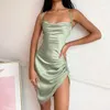 Casual Dresses 2023 Summer Women's Sleeveless Suspenderad kjol Fashion Sexig inslagna bröst veckas rygg ren färgklänning oregelbunden
