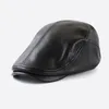 Berets Wysokiej jakości skórzane beret męskie i zimowe czapka płaska czapka brytyjska vintage Herringbone w średnim wieku mężczyźni