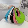 Desenvolvimento de bolsas baratas 60% de desconto em um doce de moda vermelha cor pequena redonda de personalidade feminina port￡til saco de ombro port￡til