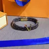 Bracelets de mode entiers femmes bracelet designer lettre chanceuse bijoux faux cuir plaqué or 18 carats bracelet en acier inoxydable femmes195s