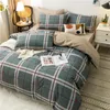Yatak Setleri Gri Basit Arı Yorgan Kapağı Moda Seti A/B Çift Taraflı Desen Yumuşak Çarşaflar ve Yastık Kıymetleri