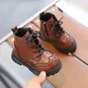 Turnschuhe Herbst Winter Formelle Jungen-Kleiderschuhe 1 bis 6 Jahre Schwarz Braun Hübsche Kleinkinder-Plateaustiefel im britischen Stil für Kinder Jungen F09084 L230215