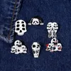 Halloween Clown Skull Model Brosches Pins Hollow Out Alloy White Skeleton Badges for Clothes Ryggsäck Cowboy