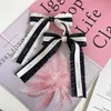 Banche per la testa del designer di lusso Donne Black Bianco Brand Sweet Cool Girl Simple French Velvet Retrò Bowknot Capelli Womens Wide Edge Torta per accessori per capelli regalo