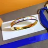 Braccialetti Nuovi Stile Donne Bracciale di design di lusso Gioielli 18K Gold in acciaio inossidabile per matrimoni Gift Bangles Accessori all'ingrosso S284