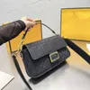 Torby wieczorowe bagietki kobiety torby na ramię torebki designerskie torebkę vintage czarny różowy pod pachami płótno Messenger Baguette Crossbody Torby kobiet portfel 230218