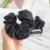 Headwear Top Hair Accessories Luxury Designer Hårband Pannband Kvinnor Donut Brand Elegant Style Satin Letter Hairband Women Wide Simplicity Hair Hoop Sport W