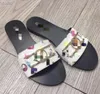 Varum￤rkesdesigner tofflor Beach Scuffs Classic Flat Woman Men Summer Lady Cartoon Big Head Slippers Hotel Bath Fashion Women Shoes 6589