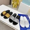 Designer tofflor Kvinnor Crystal Slipper Rubber Platform Sandaler Utsmyckade satin Sandal Square Toe Flat Slides Ladies Beach Flip Flops