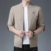 Spot en gros 2023 automne nouveau pull pour hommes cardigan tricoté pour hommes veste décontractée coréenne pour hommes