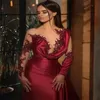 Abiti da sera formali rosso scuro Perline Abito da sera a sirena Sexy Maniche lunghe trasparenti Increspato Abiti da ballo in raso con gonna oversize Robe de Soiree 2023