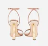 2023 패션 여름 럭셔리 브랜드 특허 가죽 샌들 신발 여성 팝 힐 골드 도금 탄소 누드 블랙 레드 펌프 검투사 Sandalias 신발 상자 EU35-43
